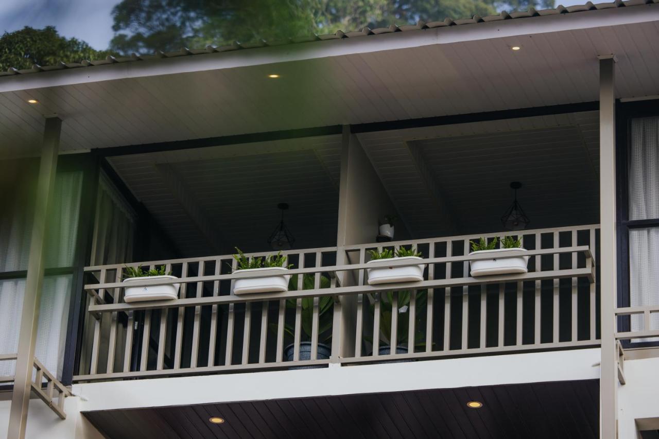 Misty Courtyard Resort Chinnakanal Exterior foto