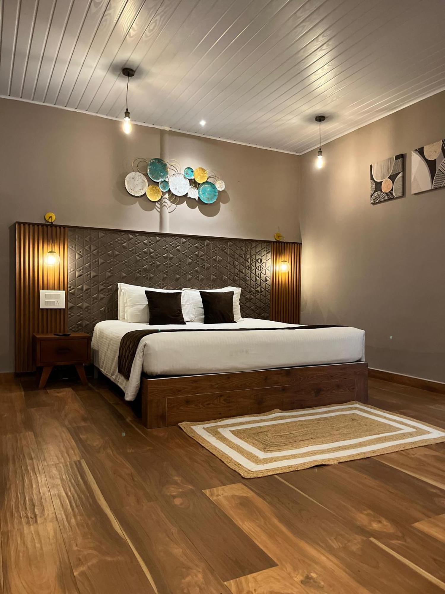Misty Courtyard Resort Chinnakanal Exterior foto