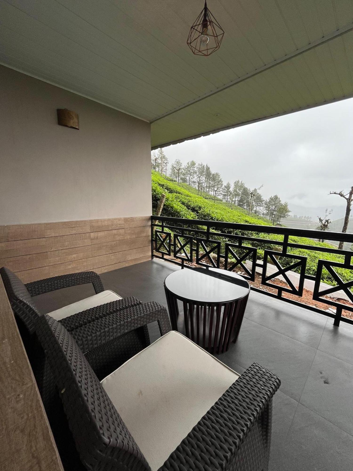 Misty Courtyard Resort Chinnakanal Exterior foto