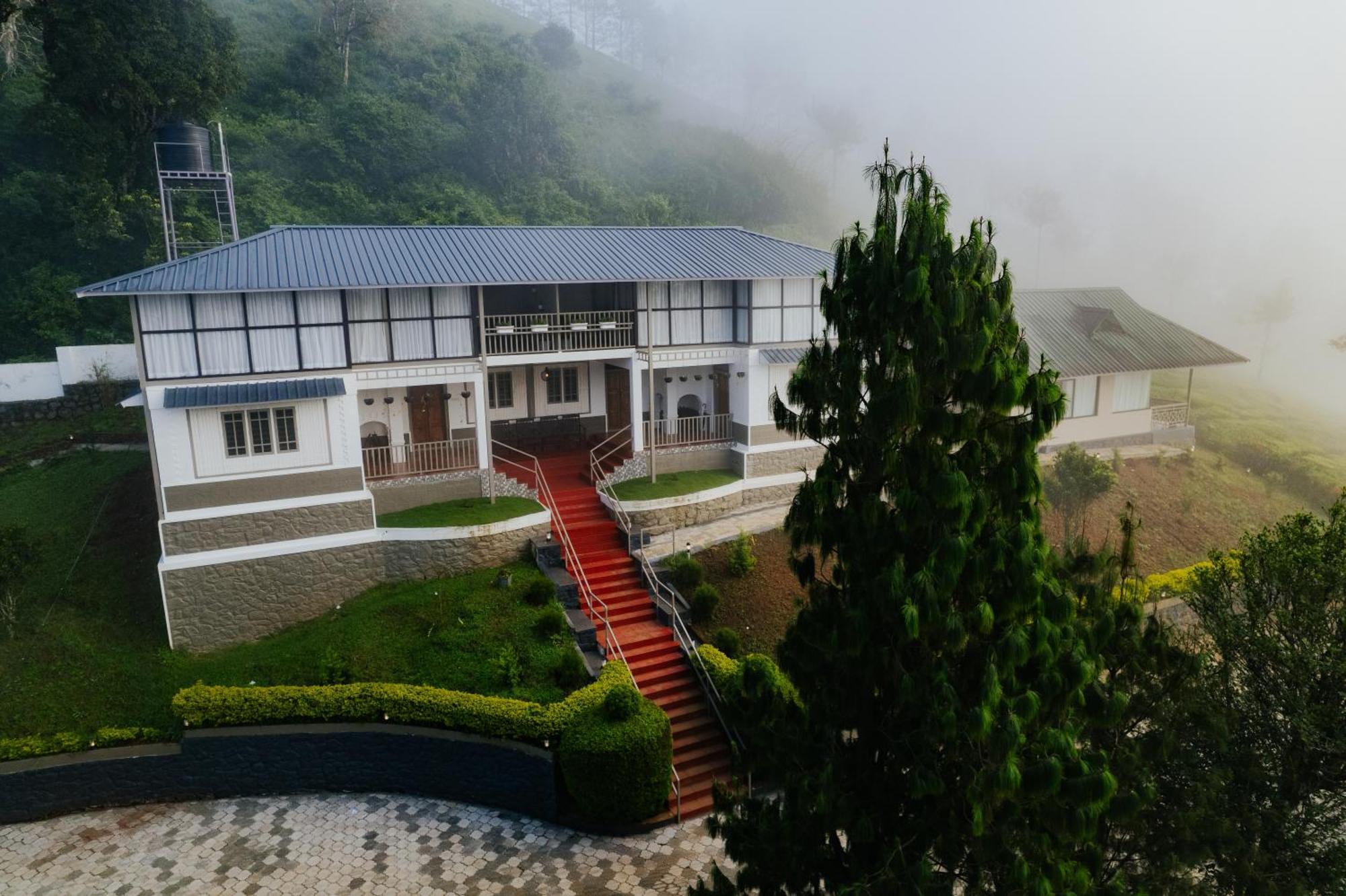 Misty Courtyard Resort Chinnakanal Exterior foto